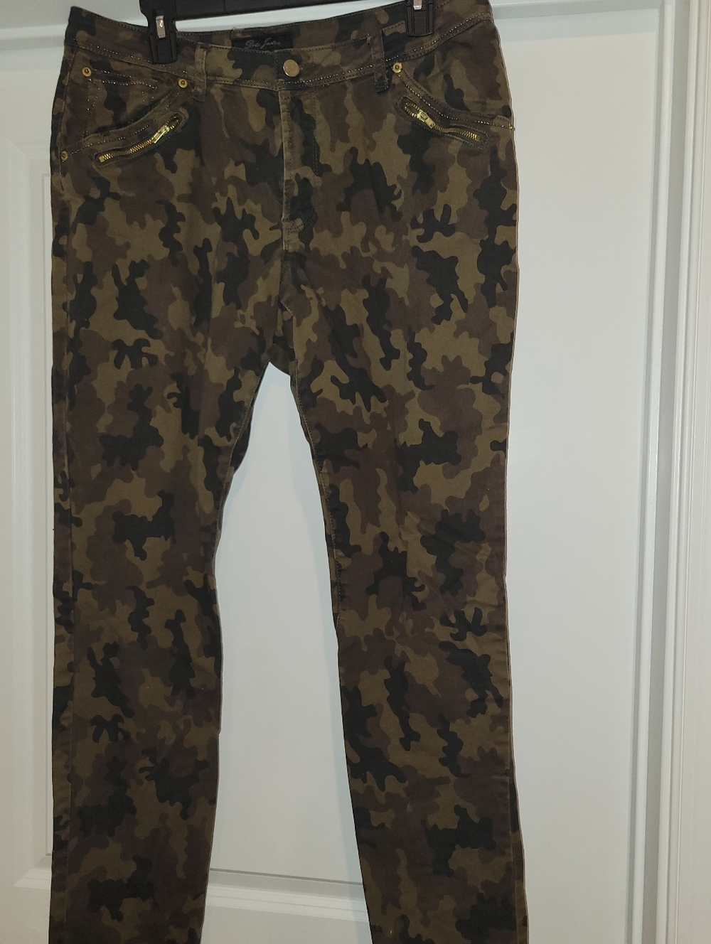 Women's Camouflage Skinny Jeans - Olive Camo